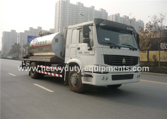 China De vrachtwagen Opgezette Tanker van het Type Vloeibare Asfalt met Pompoutput 5 Ton/H leverancier